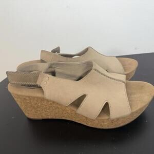 Clarks Platform Cork Wedge Sandals Size 11 Cushion Soft Nubuck Light Tan